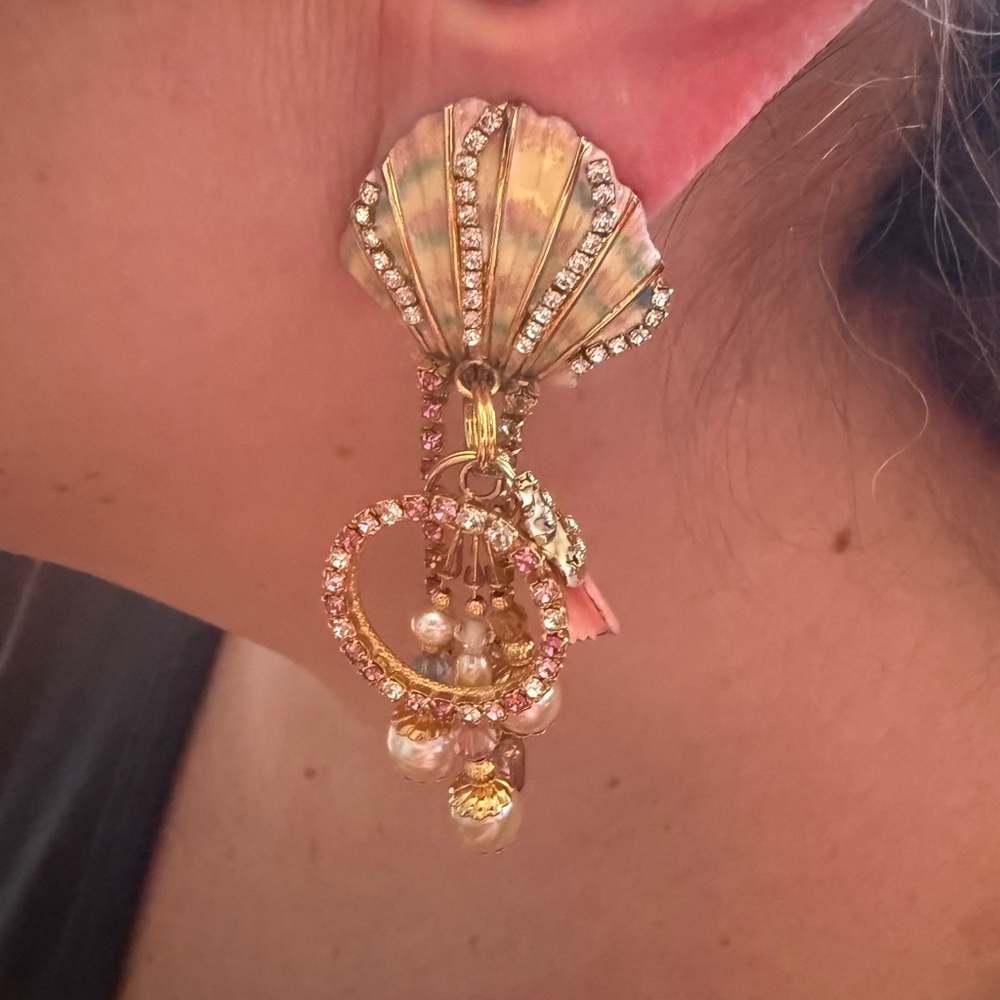 LATR RARE!! Beautiful Lunch at the Ritz Seashell earrings
